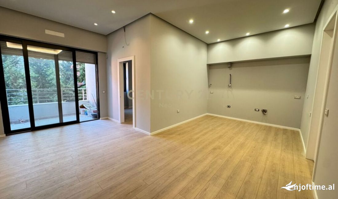 Shtepi ne shitje Apartament ne Tirane, 2+1, Mobilimi Bosh, pa mobiluar, Pagesa 160,000  Euro.