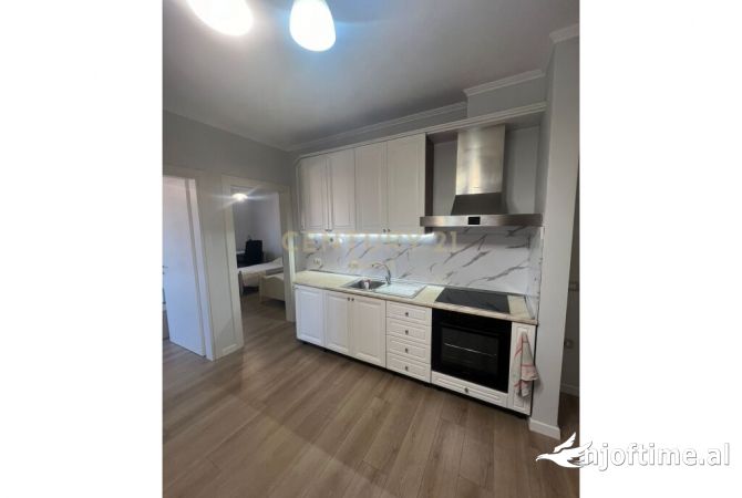 Shtepi me qera 2+1 ne Tirane - 700 Euro