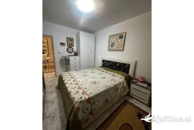 Shtepi ne shitje Apartament ne Tirane, 1+1, Mobilimi E mobiluar, Pagesa 98,000  Euro.