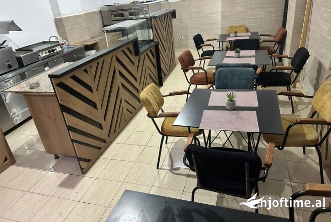 Ambient biznesi me qera 2+1 ne Tirane - 900 Euro