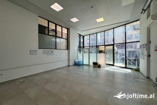 Ambient biznesi me qera 3+1 ne Tirane - 2,000 Euro