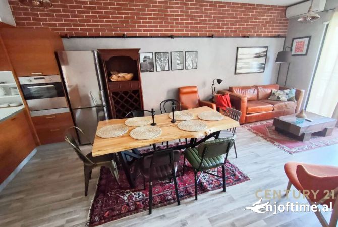 Shtepi ne shitje Apartament ne Tirane, 2+1, Mobilimi E mobiluar, Pagesa 195,000  Euro.