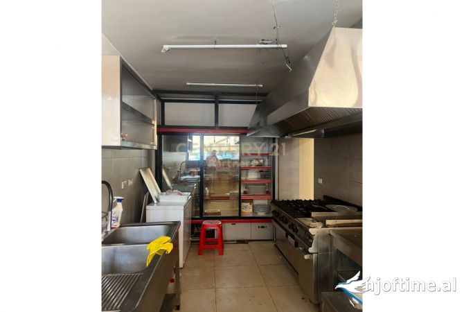 Ambient biznesi me qera 2+1 ne Tirane - 700 Euro