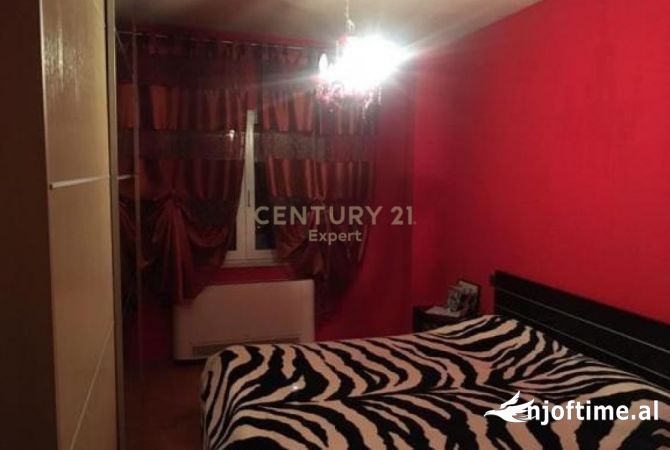 Shtepi ne shitje Apartament ne Tirane, 2+1, Mobilimi E mobiluar, Pagesa 159,000  Euro.