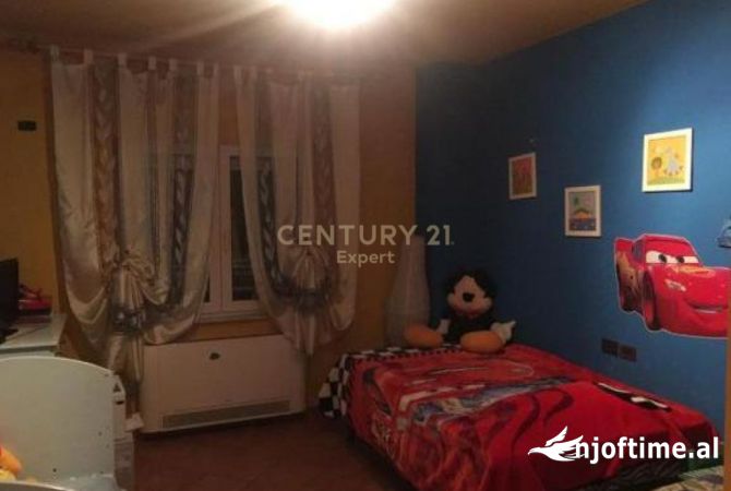 Shtepi ne shitje Apartament ne Tirane, 2+1, Mobilimi E mobiluar, Pagesa 159,000  Euro.