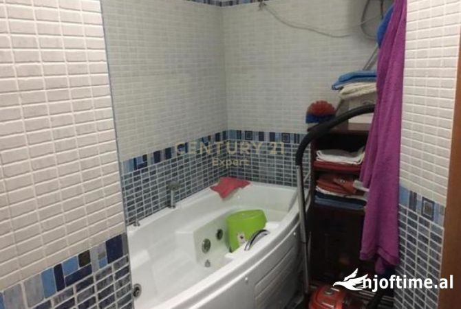 Shtepi ne shitje Apartament ne Tirane, 2+1, Mobilimi E mobiluar, Pagesa 159,000  Euro.