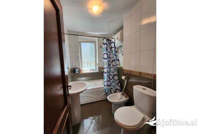 Shtepi me qera Apartament ne Tirane, 2+1, Mobilimi E mobiluar, Pagesa 800  Euro.