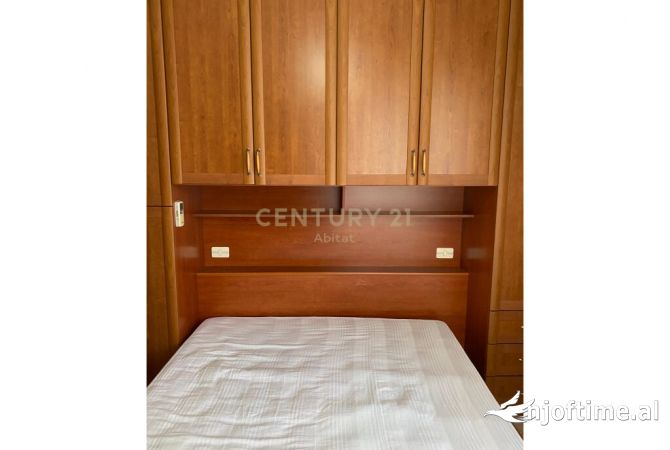 Shtepi me qera Duplex(shtepi me 2 kate) ne Tirane, 2+1, Mobilimi E mobiluar, Pagesa 600  Euro.