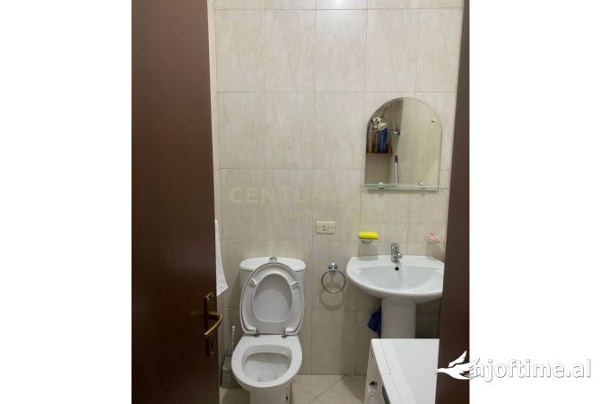 Shtepi me qera Duplex(shtepi me 2 kate) ne Tirane, 2+1, Mobilimi E mobiluar, Pagesa 600  Euro.