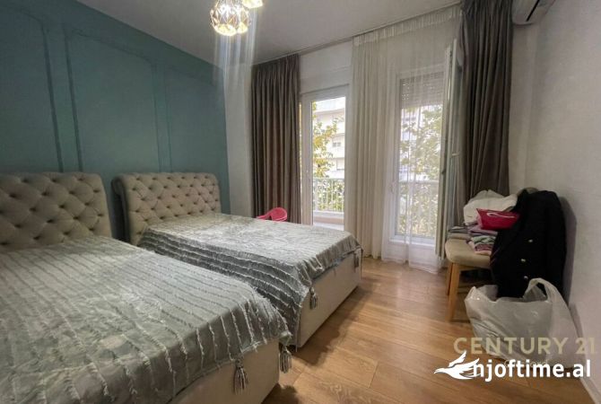 Shtepi ne shitje Apartament ne Tirane, 2+1, Mobilimi E mobiluar, Pagesa 160,000  Euro.