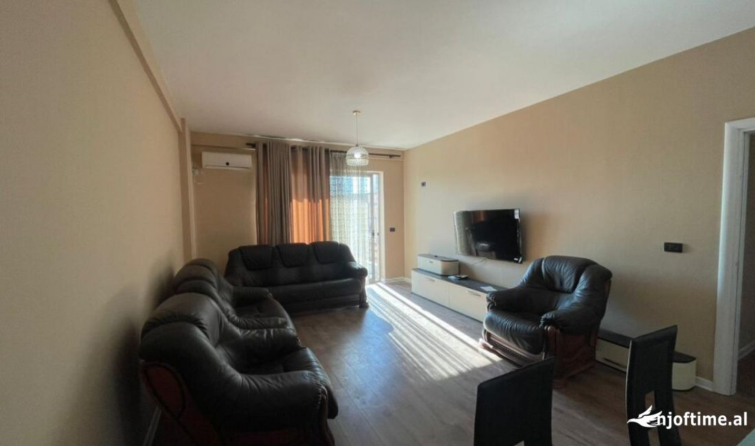 Shtepi me qera Apartament ne Tirane, 2+1, Mobilimi E mobiluar, Pagesa 450  Euro.