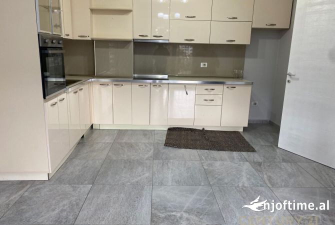 Shtepi me qera 2+1 ne Tirane - 650 Euro