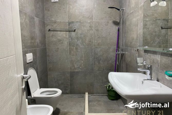 Shtepi me qera 2+1 ne Tirane - 650 Euro