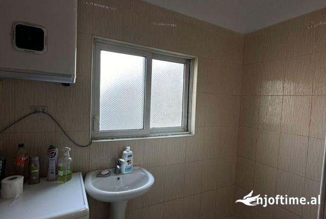 Shtepi me qera Apartament ne Tirane, 1+1, Mobilimi E mobiluar, Pagesa 550  Euro.