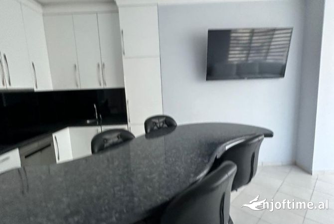 Shtepi me qera Apartament ne Tirane, 3+1, Mobilimi E mobiluar, Pagesa 800  Euro.