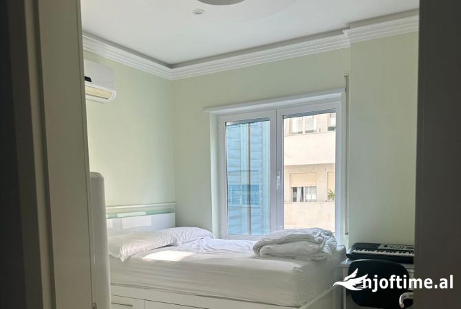 Shtepi me qera Apartament ne Tirane, 3+1, Mobilimi E mobiluar, Pagesa 800  Euro.