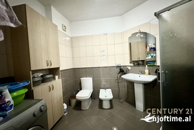 Shtepi ne shitje Apartament ne Tirane, 2+1, Mobilimi E mobiluar, Pagesa 105,000  Euro.