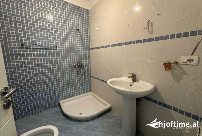 Shtepi ne shitje Apartament ne Tirane, 2+1, Mobilimi E mobiluar, Pagesa 140,000  Euro.