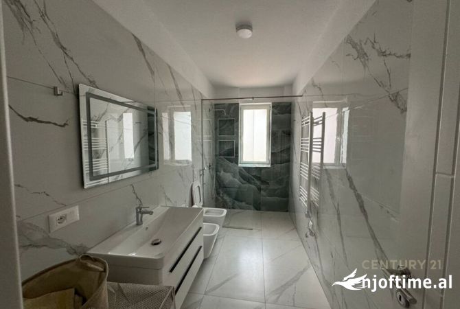 Shtepi me qera Apartament ne Tirane, 2+1, Mobilimi E mobiluar, Pagesa 800  Euro.