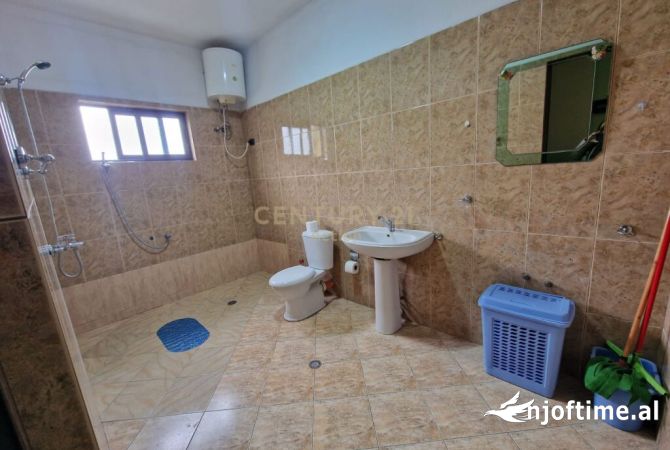 Shtepi me qera Apartament ne Tirane, 3+1, Mobilimi E mobiluar, Pagesa 700  Euro.