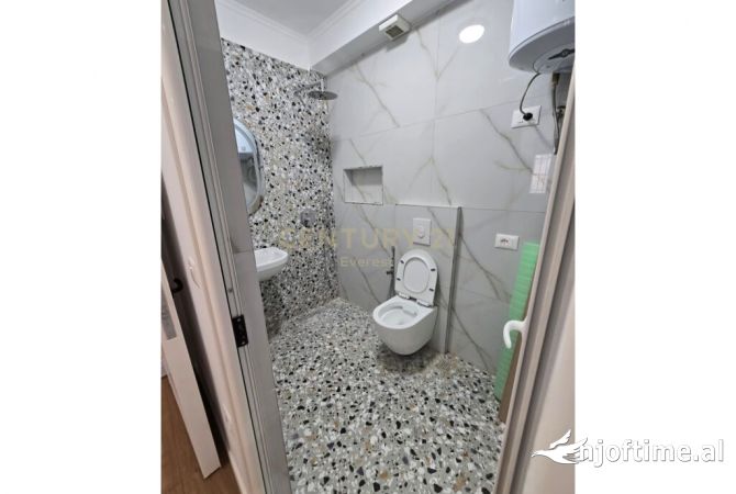 Shtepi ne shitje Apartament ne Tirane, 2+1, Mobilimi Bosh, pa mobiluar, Pagesa 120,000  Euro.