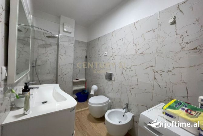 Shtepi me qera Apartament ne Tirane, 2+1, Mobilimi E mobiluar, Pagesa 1,000  Euro.