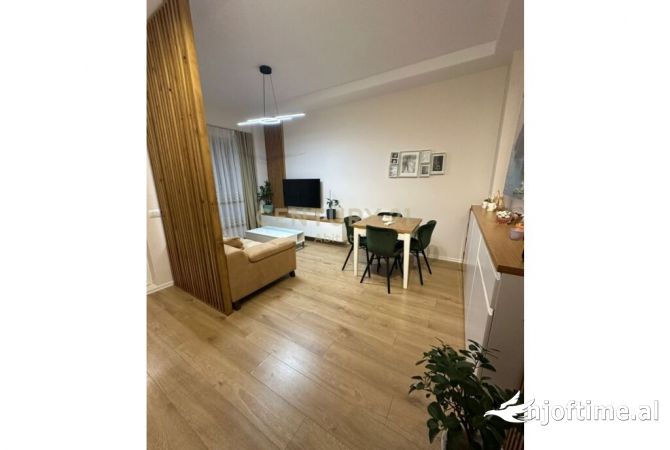 Shtepi me qera Apartament ne Tirane, 1+1, Mobilimi E mobiluar, Pagesa 650  Euro.