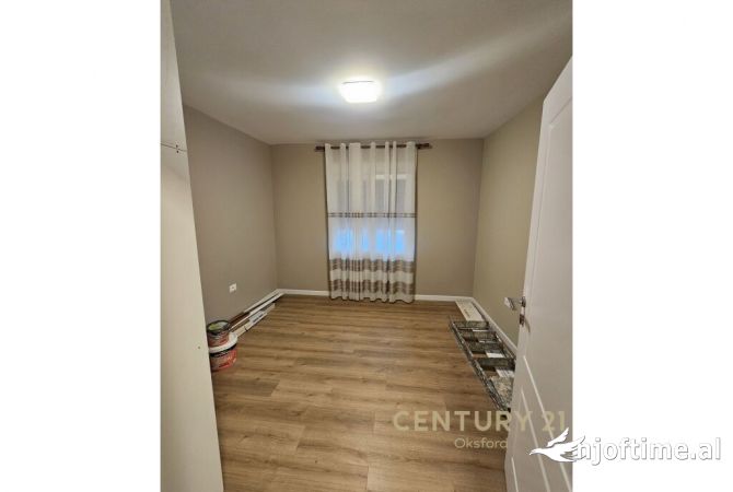 Shtepi ne shitje Apartament ne Tirane, 2+1, Mobilimi E mobiluar, Pagesa 155,000  Euro.