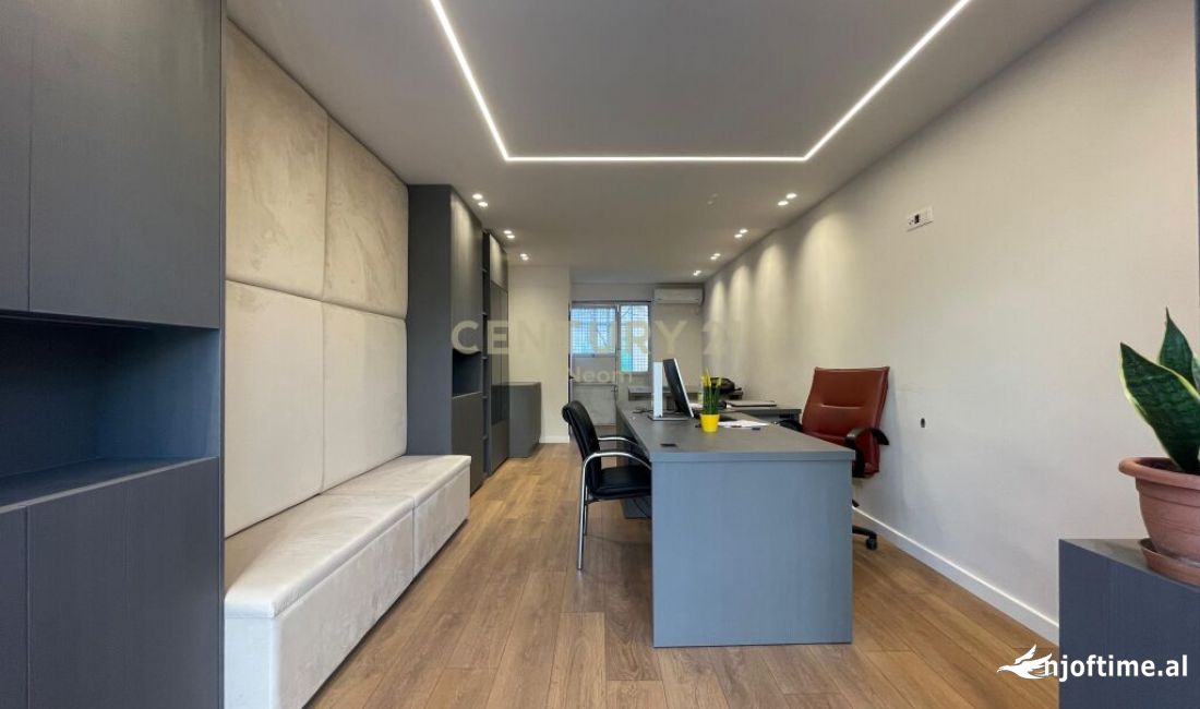 JAPIM ME QIRA AMBIENT KOMERCIALE TE BULEVARDI BAJRAM CURRI 600 euro