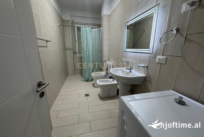 Shtepi me qera Apartament ne Tirane, 2+1, Mobilimi E mobiluar, Pagesa 400  Euro.