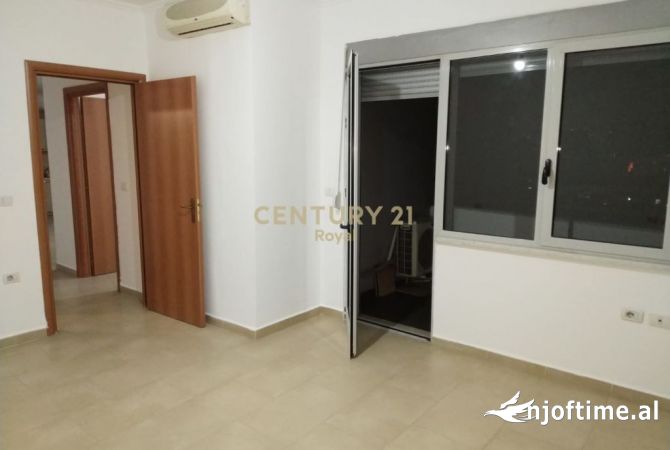 Shtepi me qera Apartament ne Tirane, 2+1, Mobilimi Bosh, pa mobiluar, Pagesa 500  Euro.