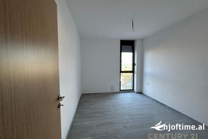 Shtepi ne shitje Apartament ne Tirane, 3+1, Mobilimi Bosh, pa mobiluar, Pagesa 133,000  Euro.
