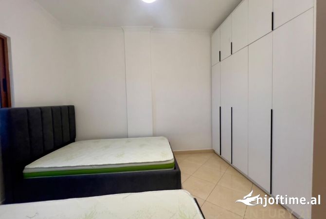 Shtepi me qera Apartament ne Tirane, 2+1, Mobilimi E mobiluar, Pagesa 700  Euro.