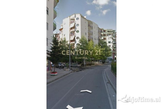 Ambient biznesi me qera 2+1 ne Tirane - 1,000 Euro