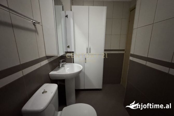 Shtepi ne shitje Apartament ne Tirane, 1+1, Mobilimi Pjeserisht e mobiluar, Pagesa 95,000  Euro.