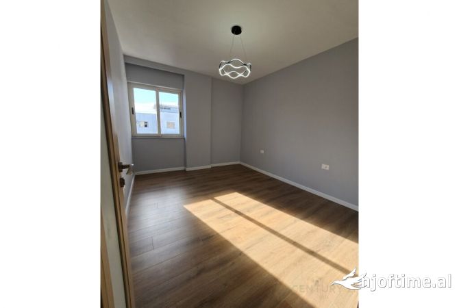 Shtepi ne shitje Apartament ne Tirane, 2+1, Mobilimi Bosh, pa mobiluar, Pagesa 108,000  Euro.