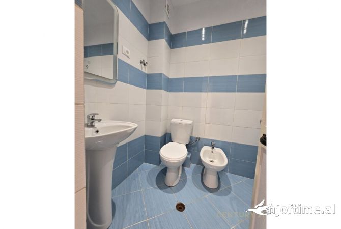 Shtepi ne shitje Apartament ne Tirane, 2+1, Mobilimi Bosh, pa mobiluar, Pagesa 108,000  Euro.