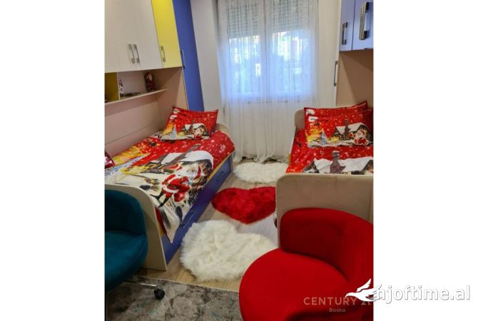 Shtepi ne shitje Apartament ne Tirane, 2+1, Mobilimi E mobiluar, Pagesa 220,000  Euro.