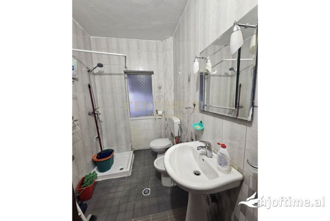 Shtepi me qera Apartament ne Tirane, 2+1, Mobilimi E mobiluar, Pagesa 500  Euro.