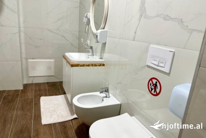 Shtepi me qera Apartament ne Tirane, 4+1, Mobilimi E mobiluar, Pagesa 1,000  Euro.