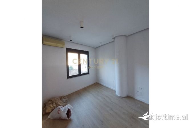 Shtepi ne shitje Apartament ne Tirane, Garsoniere, Mobilimi E mobiluar, Pagesa 330,000  Euro.