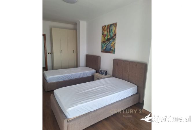 Shtepi ne shitje Apartament ne Tirane, 2+1, Mobilimi E mobiluar, Pagesa 175,000  Euro.