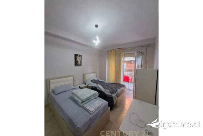Shtepi me qera Apartament ne Tirane, 2+1, Mobilimi E mobiluar, Pagesa 700  Euro.