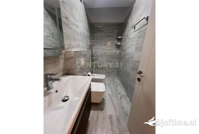 Shtepi me qera Apartament ne Tirane, 2+1, Mobilimi E mobiluar, Pagesa 1,100  Euro.