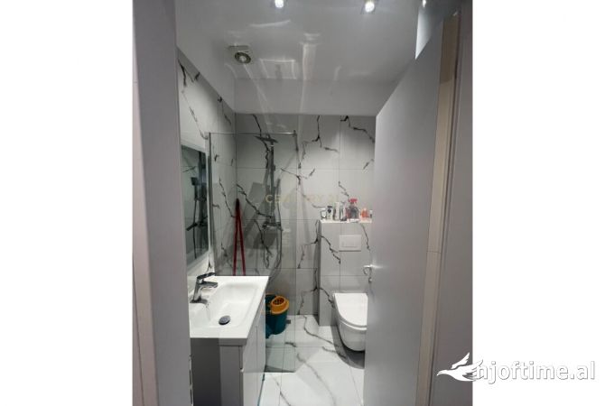 Shtepi ne shitje Apartament ne Tirane, 1+1, Mobilimi E mobiluar, Pagesa 55,000  Euro.