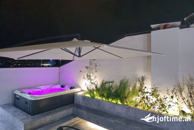 Shtepi ne shitje Penthose(kati i fundit panoramik) ne Tirane, 3+1, Mobilimi E mobiluar, Pagesa 200,000  Euro.