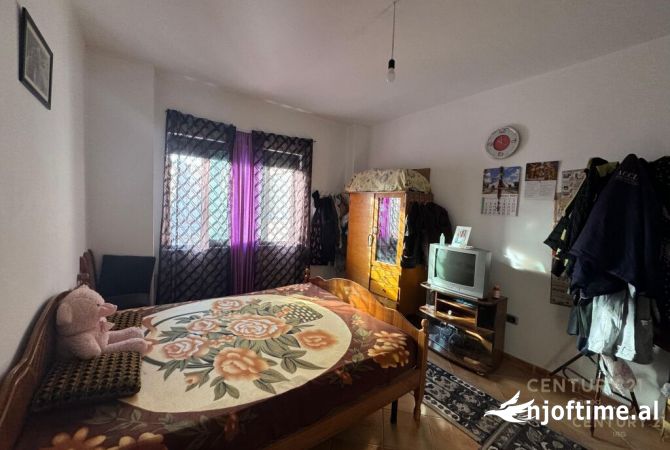 Shtepi ne shitje Apartament ne Tirane, 2+1, Mobilimi E mobiluar, Pagesa 163,000  Euro.