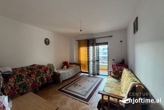 Shtepi ne shitje Apartament ne Tirane, 2+1, Mobilimi E mobiluar, Pagesa 163,000  Euro.