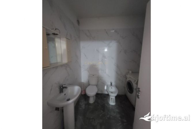 Shtepi me qera Apartament ne Tirane, 1+1, Mobilimi E mobiluar, Pagesa 300  Euro.