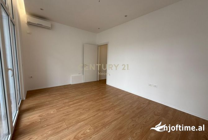 Shtepi ne shitje Apartament ne Tirane, 2+1, Mobilimi Bosh, pa mobiluar, Pagesa 340,000  Euro.